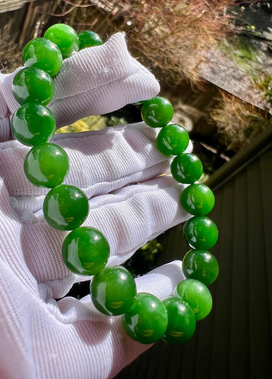 9.4mm Certified natural nephrite green jade/green nephrite bracelet /High chroma spicy bright green 天然精品碧玉手串  辣阳绿 浓绿#2894