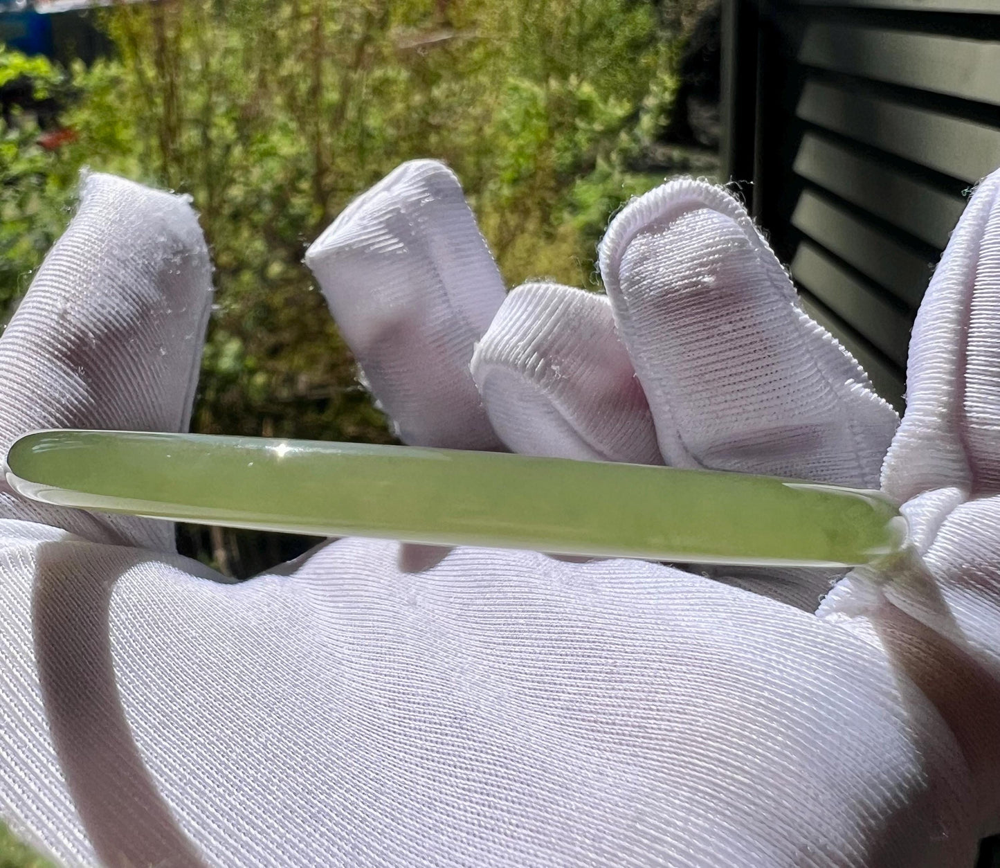 56.8mm Certified natural icy light green with emerald green nephrite Bangle/dangling bangle 天然软玉 冰晴水俏翠青  细圆条手镯 叮当镯 冰润起莹光 #0755