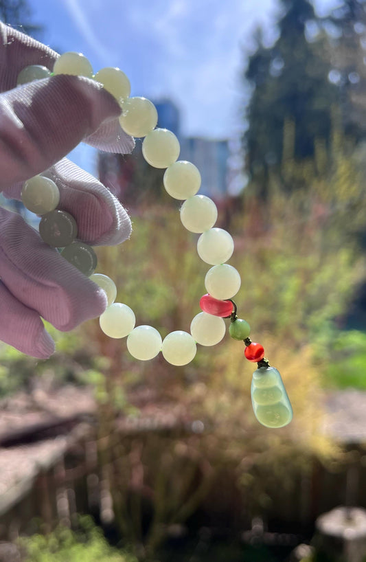 10mm Certified natural nephrite Bracelet/light white green nephrite/ lake green nephrite lucky bean 天然 老矿晴水料 浅白晴手串#4802搭配 南红隔片 湖水绿福豆