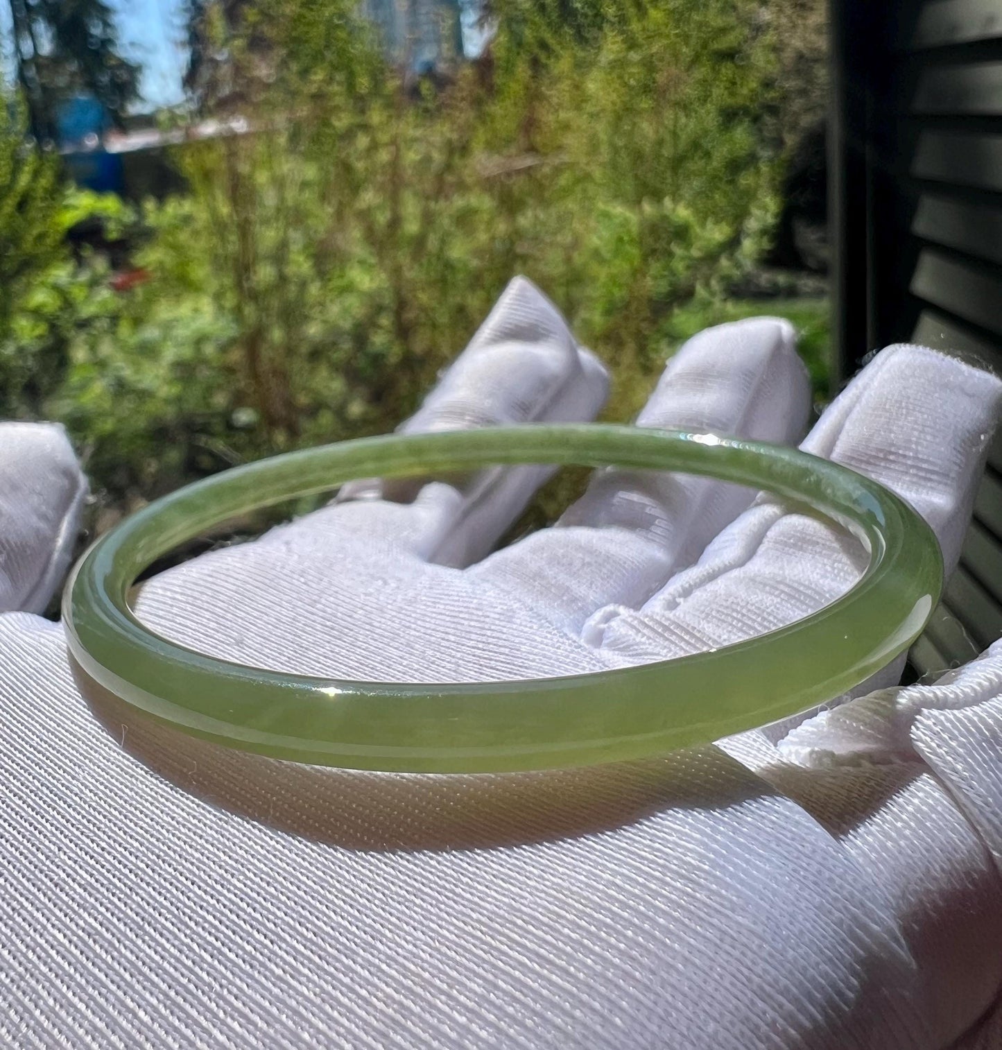 56.8mm Certified natural icy light green with emerald green nephrite Bangle/dangling bangle 天然软玉 冰晴水俏翠青  细圆条手镯 叮当镯 冰润起莹光 #0755