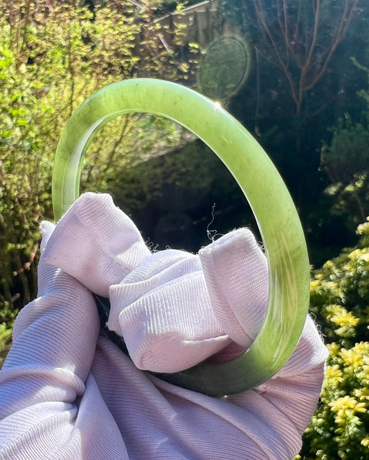 56.8mm Certified natural icy medium green with emerald green nephrite Bangle/dangling bangle 天然软玉 冰晴水俏翠青  细圆条手镯 美人条 冰润起莹光 #0824