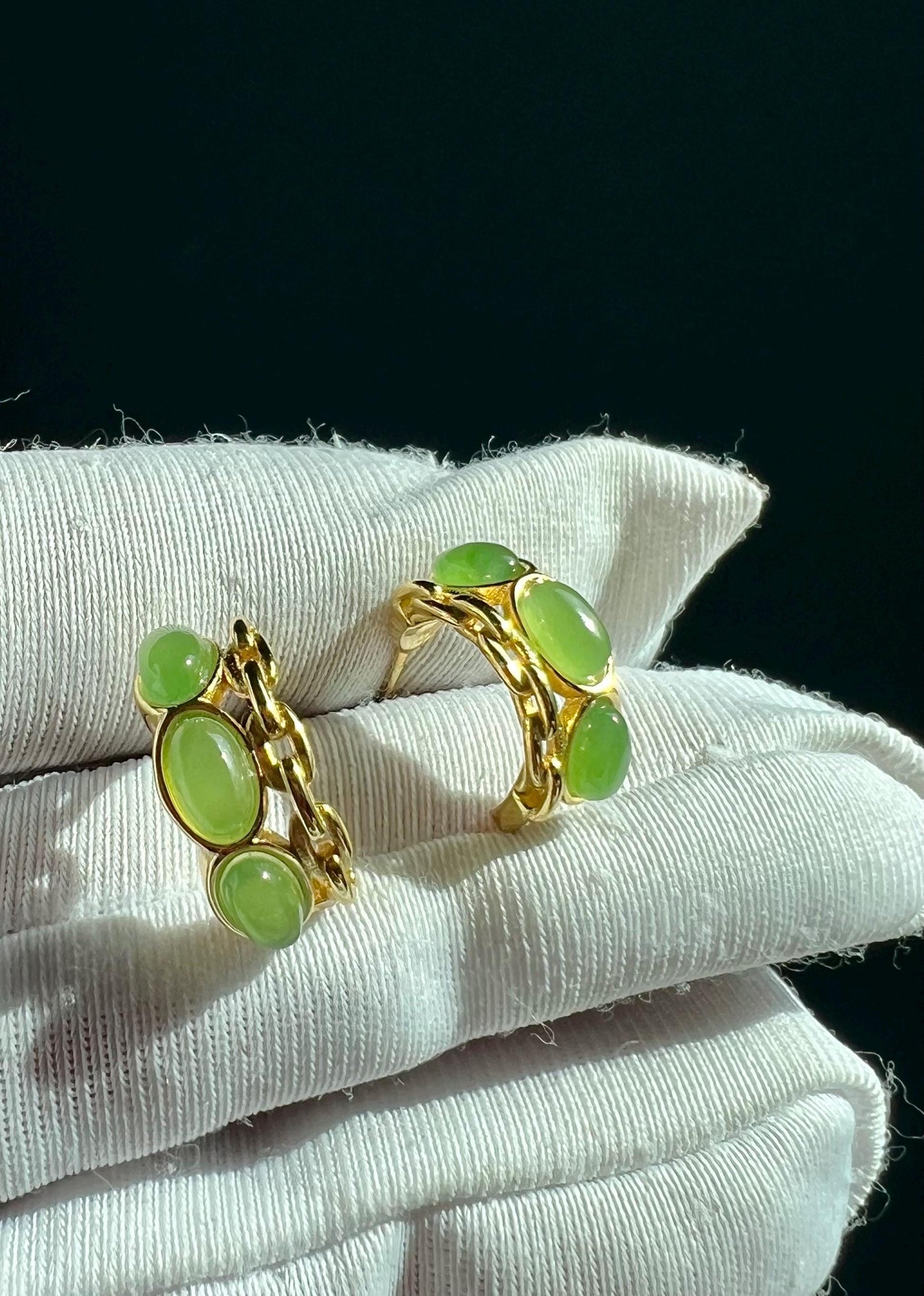 Certified natural nephrite green jade/green nephrite half hoop earrings/S925 stud earrings 天然碧玉耳环  半圆形纯银耳钉#0082 果阳绿起莹光起猫