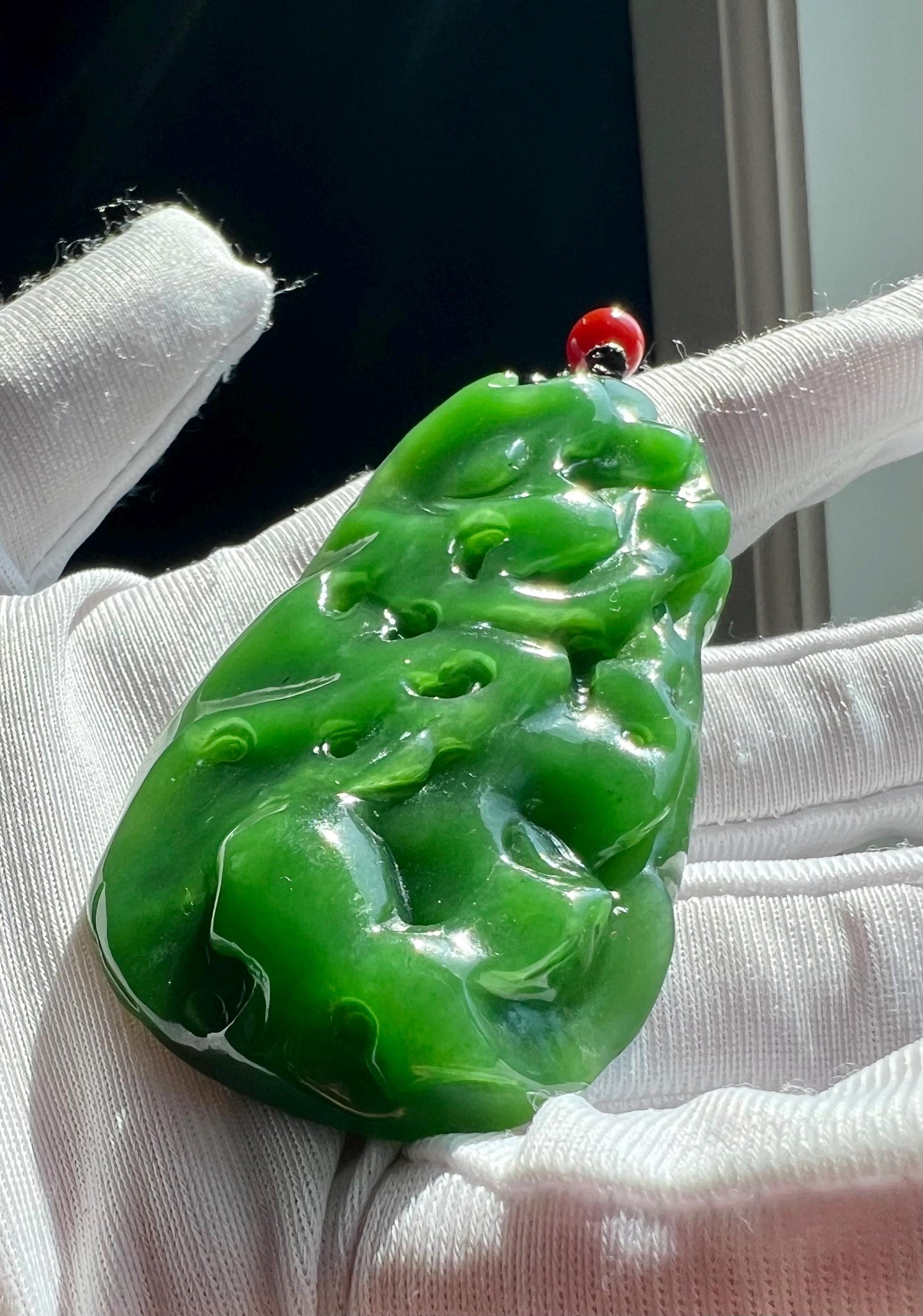 Certified natural nephrite green jade/Siberian green nephrite carved Guanyin pendant necklace/bright green nephrite 天然碧玉 老料雕刻观音吊坠 手把件#0629 阳绿起莹光