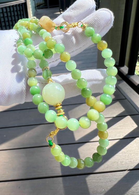 Certified natural nephrite green jade /Qiemo chatoyant green nephrite necklace/mint green and golden green/天然黑羊洞碧玉项链 肉底起猫#5096稀有玉料 三彩色 细度好 多用链