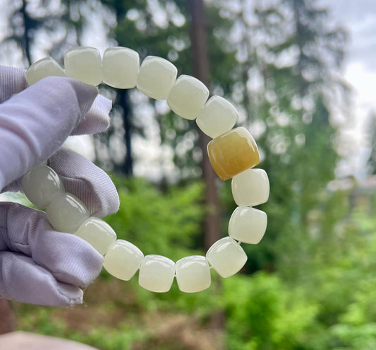 12*11mm Certified natural jade/Yeniugou greenish white Nephrite bracelet/straight cut beads/天然软玉手串 极限弧精工直切老型珠 晴白色 野牛沟老料胶油糯 #4514 黄金糖玉桶珠
