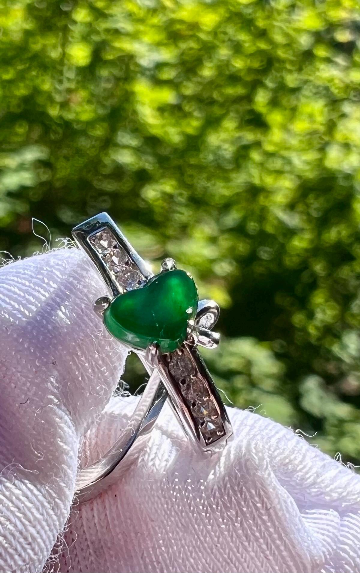 Certified natural Guatemala Grade A green Jade / icy  green Jadiete heart shaped hoop earrings/S925 天然A货危料翡翠  冰阳绿爱心 耳环 耳扣 #0057