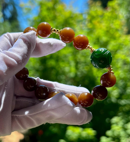 11.7mm Certified natural jade/golden brown nephrite bracelet天然 糖玉手串 红糖 黄金糖 #2805油糯细润  搭配碧玉老料菠菜绿雕刻珠