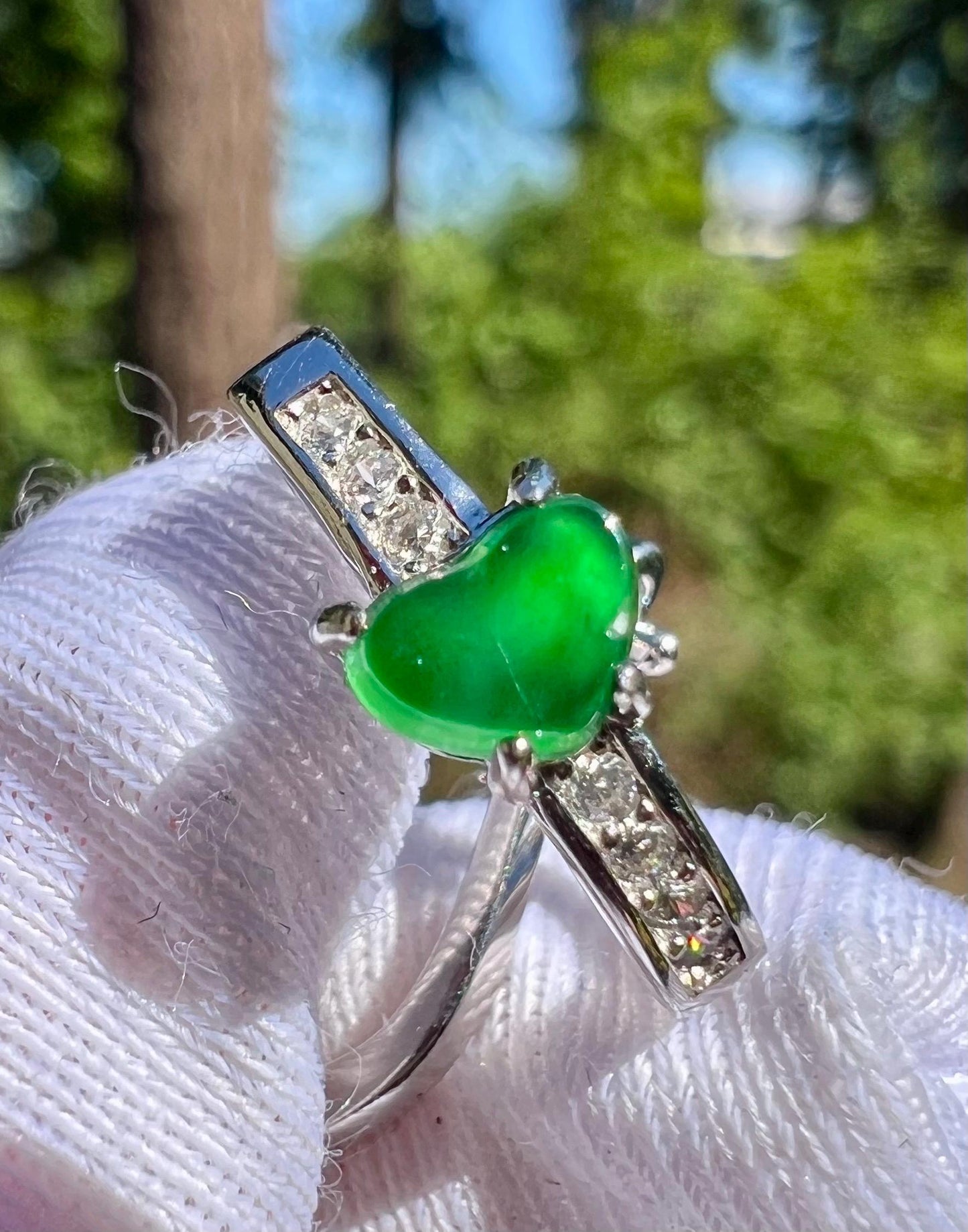 Certified natural Guatemala Grade A green Jade / icy  green Jadiete heart shaped hoop earrings/S925 天然A货危料翡翠  冰阳绿爱心 耳环 耳扣 #0057