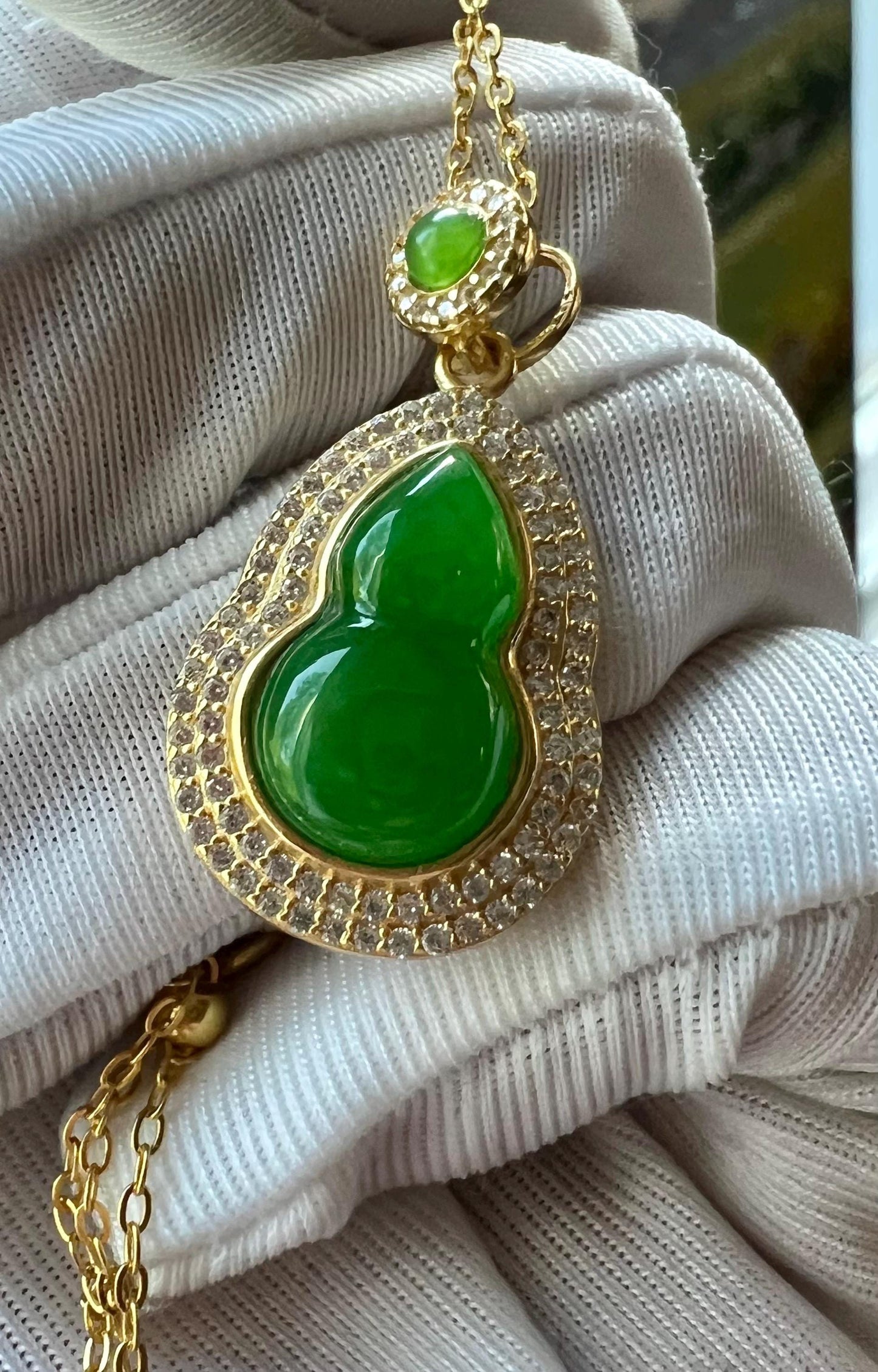 Certified natural nephrite green jade/Siberian apple green nephrite gourd pendant necklace/intense color天然精品软玉 碧玉苹果绿 葫芦吊坠项链 纯银镶嵌#2264