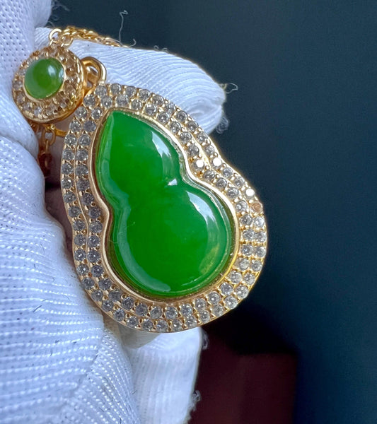 Certified natural nephrite green jade/Siberian apple green nephrite gourd pendant necklace/intense color天然精品软玉 碧玉苹果绿 葫芦吊坠项链 纯银镶嵌#2264