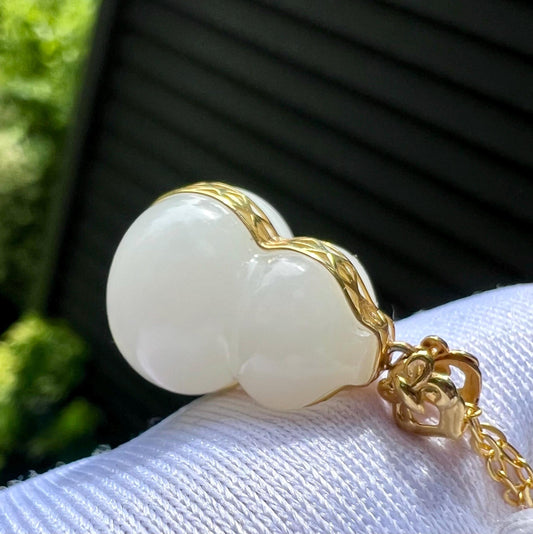 Certified natural jade/Siberian White Nephrite lucky gourd pendant/Mutton fat white nephrite pendant necklace/gold 18k天然精品软玉 俄料白玉葫芦 吊坠 18k金镶嵌 #7405 脂白