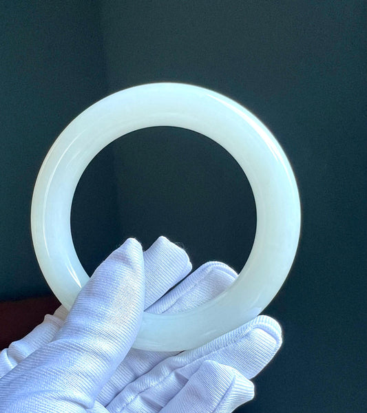 54.6mm Certified natural jade /Siberian White Nephrite bangle bracelet/first class white round bangle/天然精品 老矿俄料 白玉 圆条手镯  #1829 油糯润 胖圆条