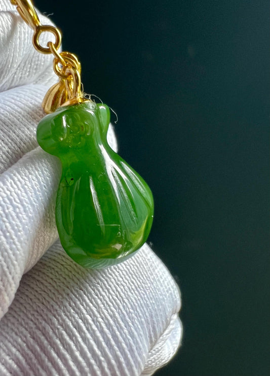 Certified natural nephrite green jade/rich green nephrite purse pendant necklace/lucky bag pendant天然软玉 碧玉阳绿 钱袋吊坠项链 纯银镶嵌福袋吊坠#4951