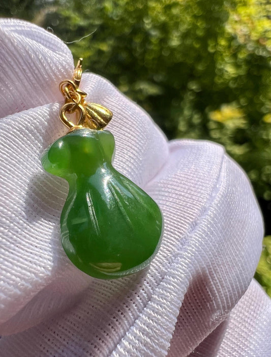 Certified natural nephrite green jade/rich green nephrite purse pendant necklace/lucky bag pendant天然软玉 碧玉阳绿 钱袋吊坠项链 纯银镶嵌福袋吊坠#4949